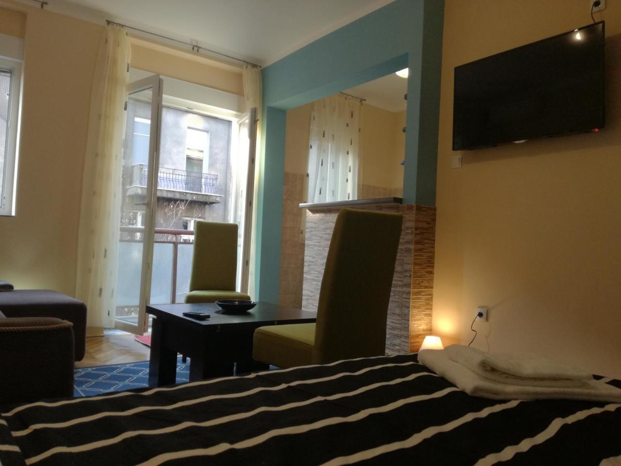 Apartamento By The Park Free Parking Belgrado Exterior foto