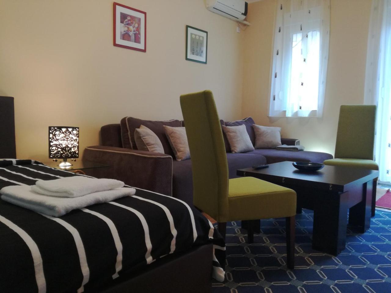 Apartamento By The Park Free Parking Belgrado Exterior foto
